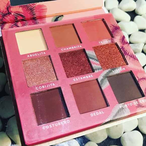 Eyeshadow palette by Macaria - Picture 3 of 5